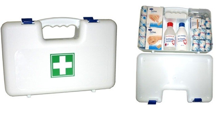 ¿Qué hay que llevar en el botiquín sanitario del coche? - Circula Seguro