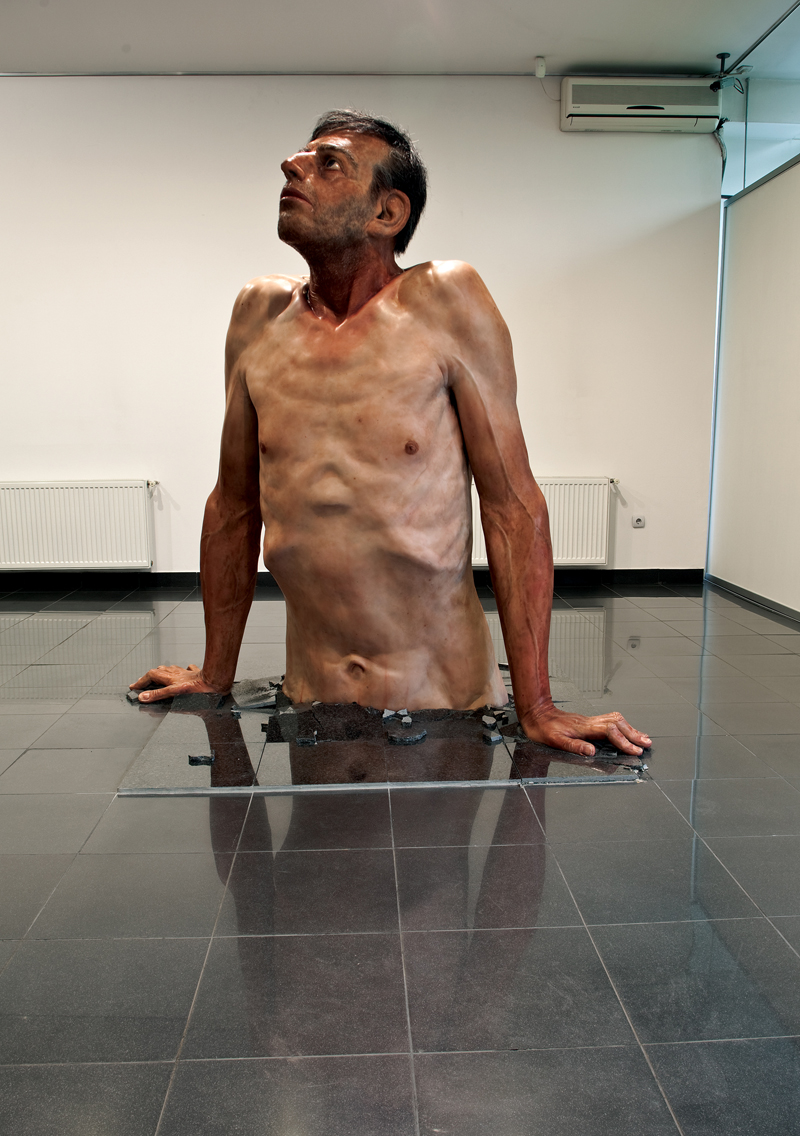 Zharko Basheski (Prilep, Macedonia, 1957). Ordinary Man (Hombre corriente). 2009-2010. Poliéster, resina, fibra de vidrio, silicona y pelo.
