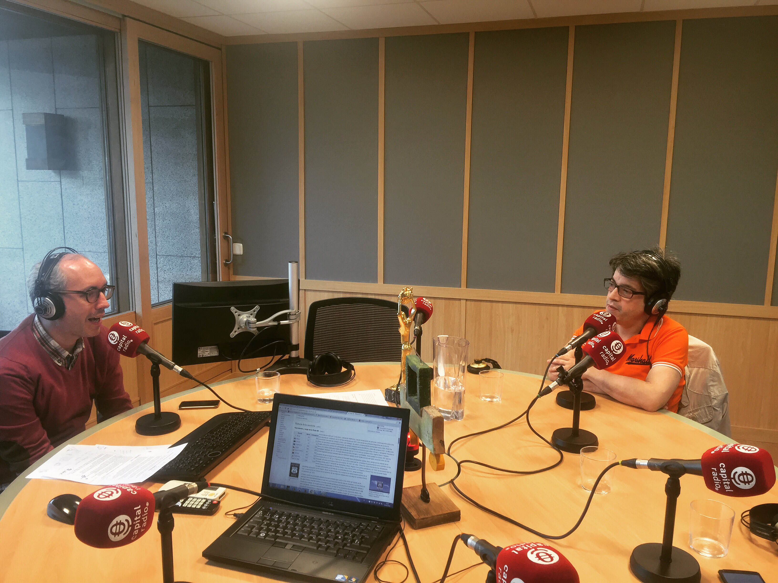 Emilio Márquez hablando sobre emprendimiento en Capital Radio