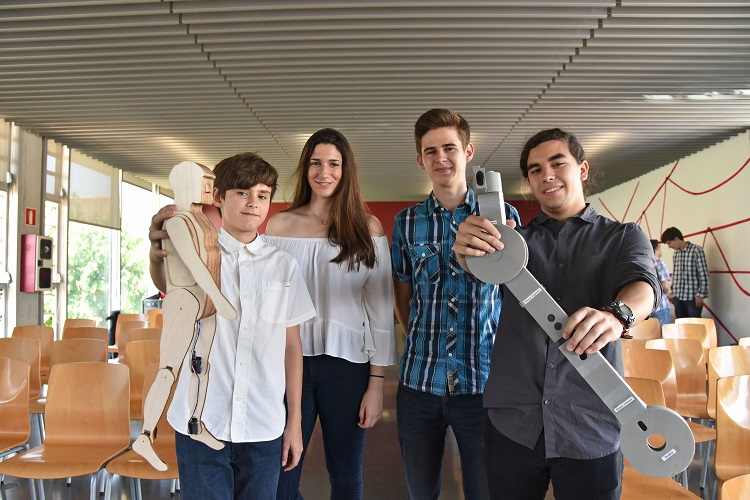 El equipo de British School Alzira que ha desarrollado el proyecto Levanta