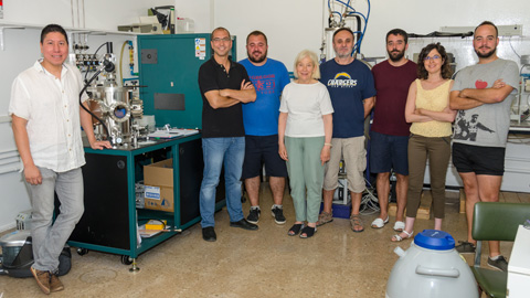 Investigadores de la UAB, con la colaboración del ICN2, han desarrollado un material nanoporoso que peInvestigadores de la UAB, con la colaboración del ICN2, han desarrollado un material nanoporoso que permite manipular y registrar información y ahorrar energía