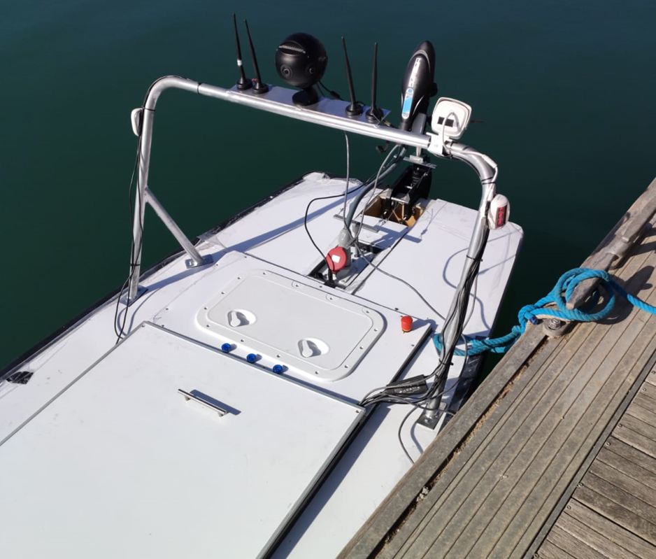 Imagen del barco situado en el Puerto de Valencia que se dirigirá desde el stand de Orange en el MWC2021