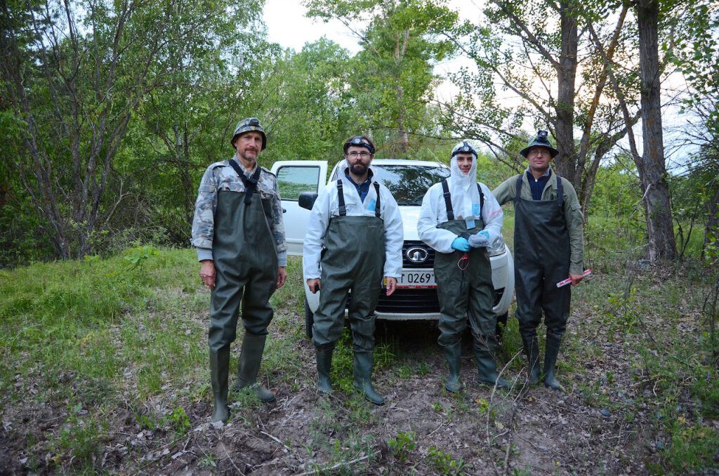 Equipo de biólogos ucraniano y español en Chernóbil