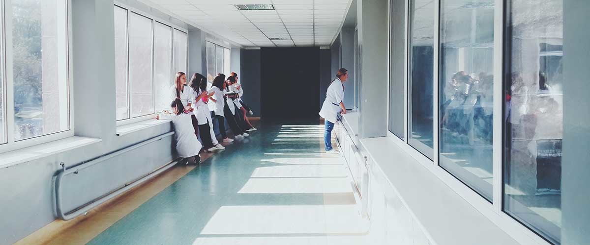Impresión 3D frente al coronavirus: repasamos iniciativas que buscan satisfacer la demanda de los hospitales.