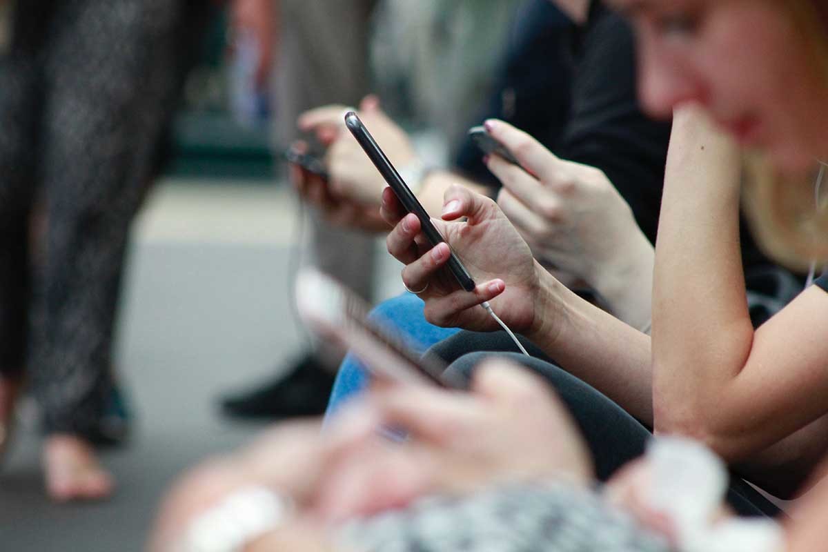 El 80% de las mujeres tiene acceso a teléfonos móviles a nivel mundial.