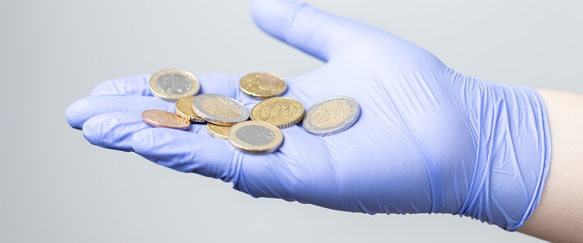prohibicion de pagar en efectivo dinero