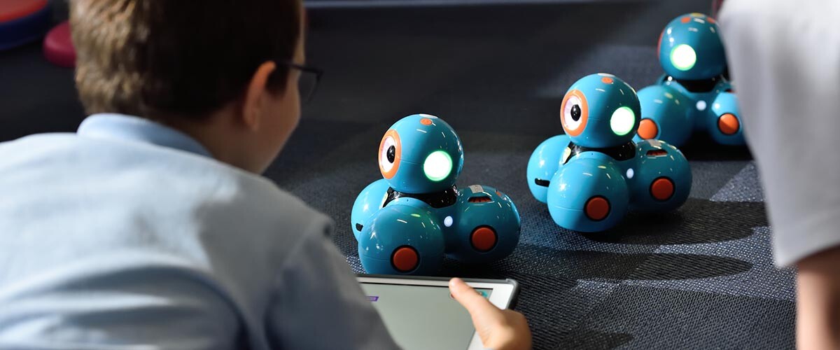 HACK A BOSS Kids es un bootcamp tecnológico para niños y niñas entre 6 y 13 años.