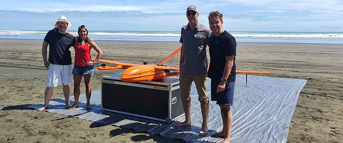 El proyecto neozelandés Māui63 busca mejorar la conservación de los delfines Maui gracias a drones dotados con inteligencia artificial.