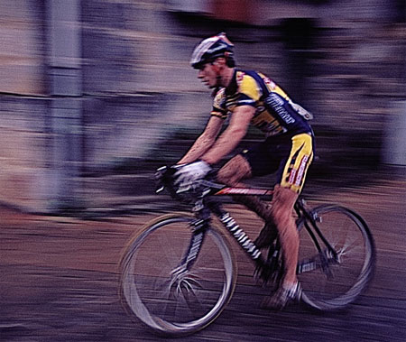 Ciclista corriendo