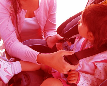 Nunca deje a niños en un coche cerrado