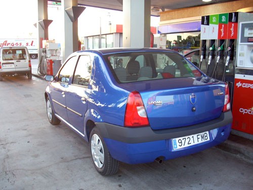 Dacia Logan repostando