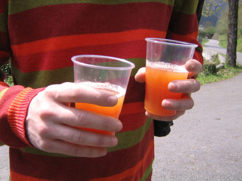 Botellon de sangria en una ermita de Dima