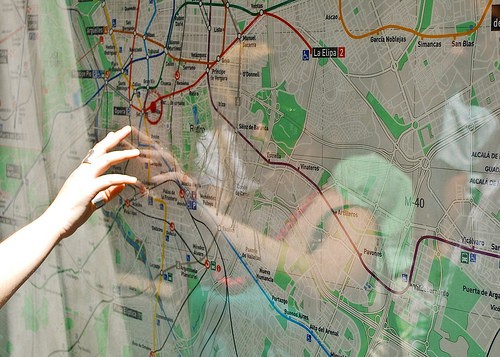 Un plano con la típica señal de localización