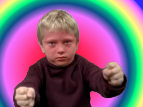 Niño extasiado con la conducción de su coche imaginario