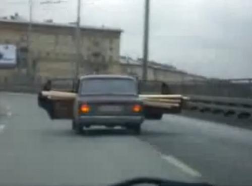 Coche mal cargado
