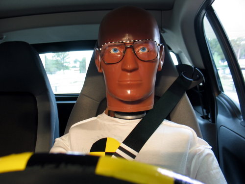 Dummy con gafas para un crash-test de FUNDACIÓN MAPFRE