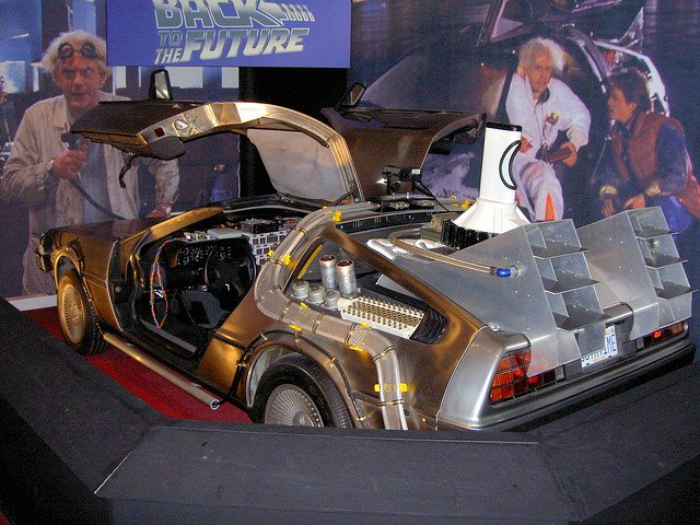 El DeLorean de regreso al futuro, una visión del futuro vista desde 1985