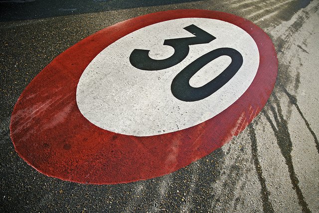 Límite de velocidad de 30km/h