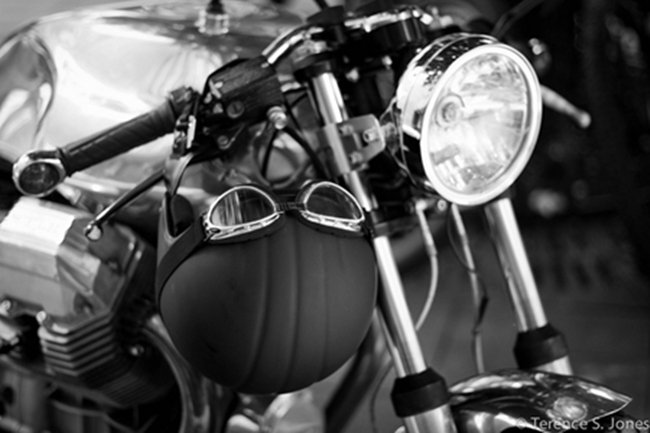 Moto Guzzi V7 Por Terence S. Jones