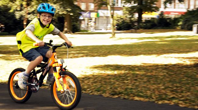Niño en bici