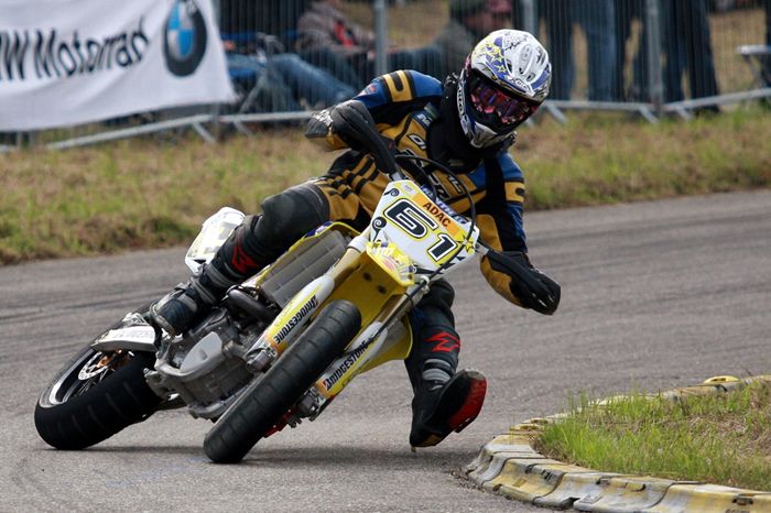 Motocicleta derrapando