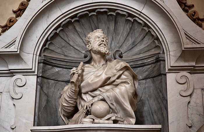 Aunque recibe el nombre de "Primera Ley de Newton", Galileo Galilei fue el primero en proponer el principio de inercia.