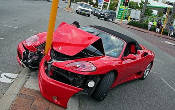 Choque-contra-farola-Ferrari-360