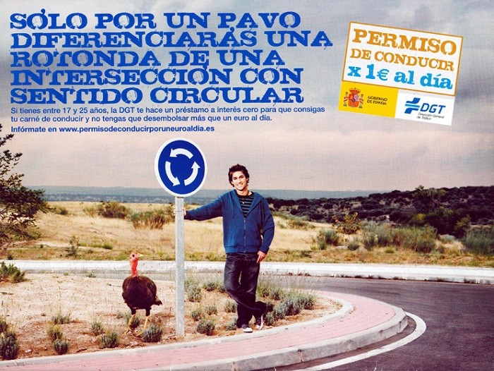 Hubo una campaña radiofónica en DGT que hablaba sobre circulación en glorietas, pero cuando accedemos a su mediateca lo que obtenemos es esta muestra gráfica
