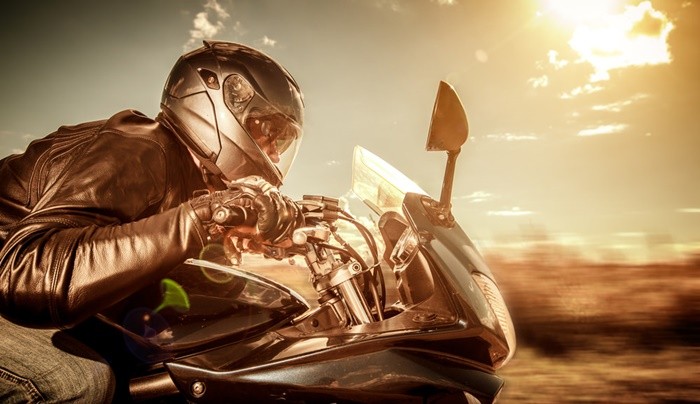 motorista atardecer