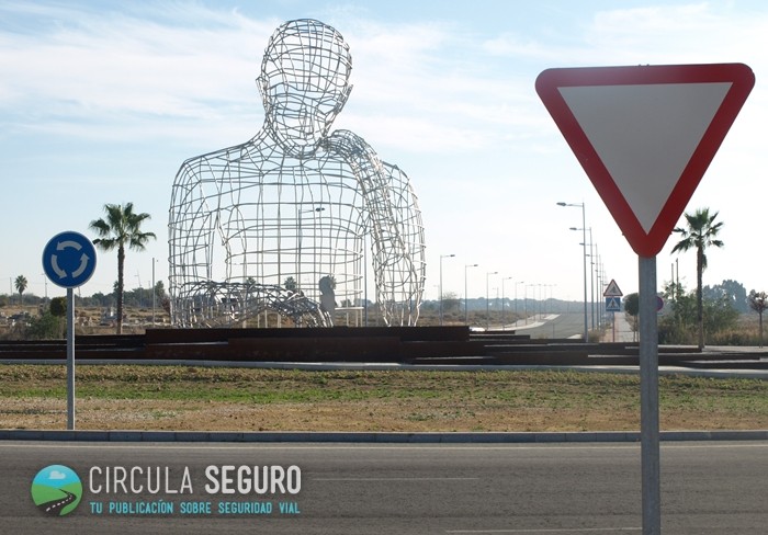 Las glorietas o plazas circulares giratorias, conocidas como rotondas, son un tipo de intersección