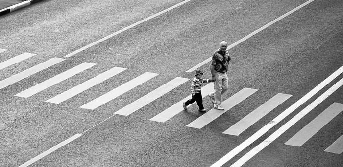 cruzando la calle