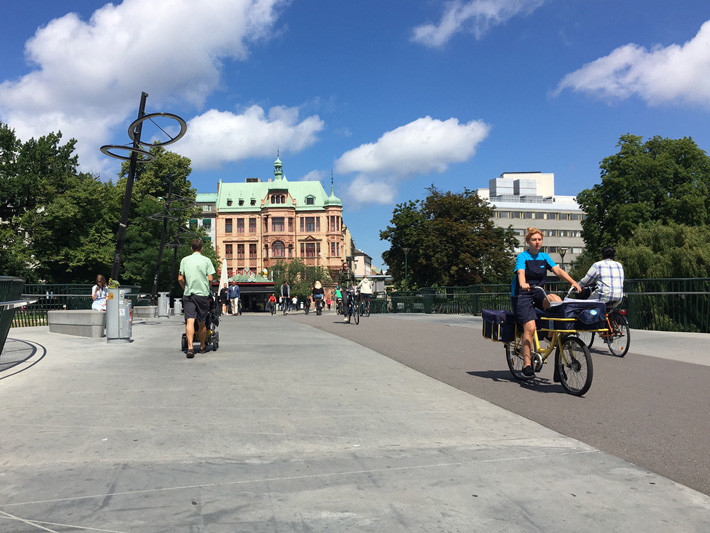 ciclistas en Malmo, Suecia