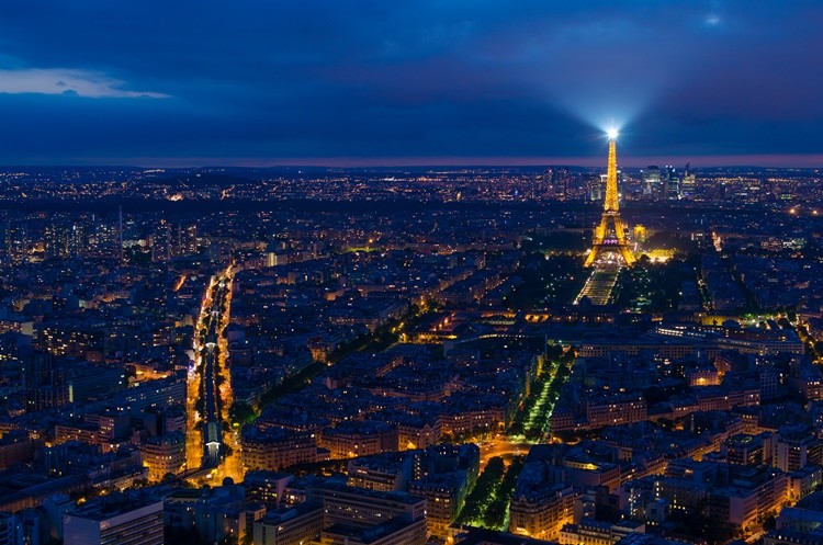 Paris_at_night,_4_July_2013