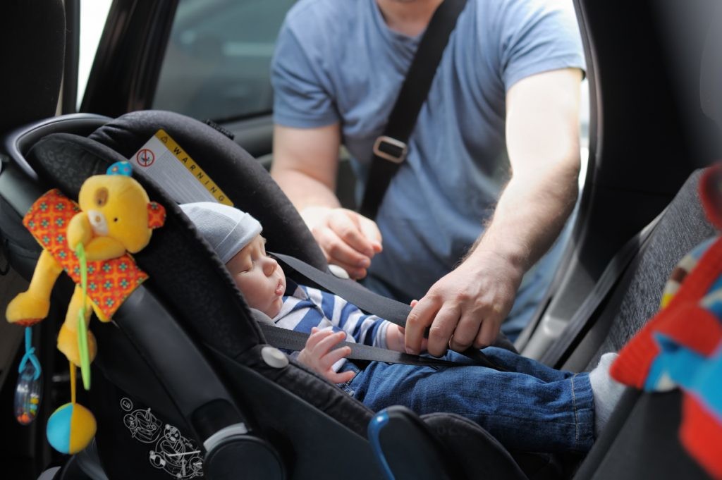 Sillita de coche para bebé a contramarcha