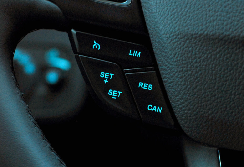 ¿Cómo funciona el control de crucero? Circula Seguro