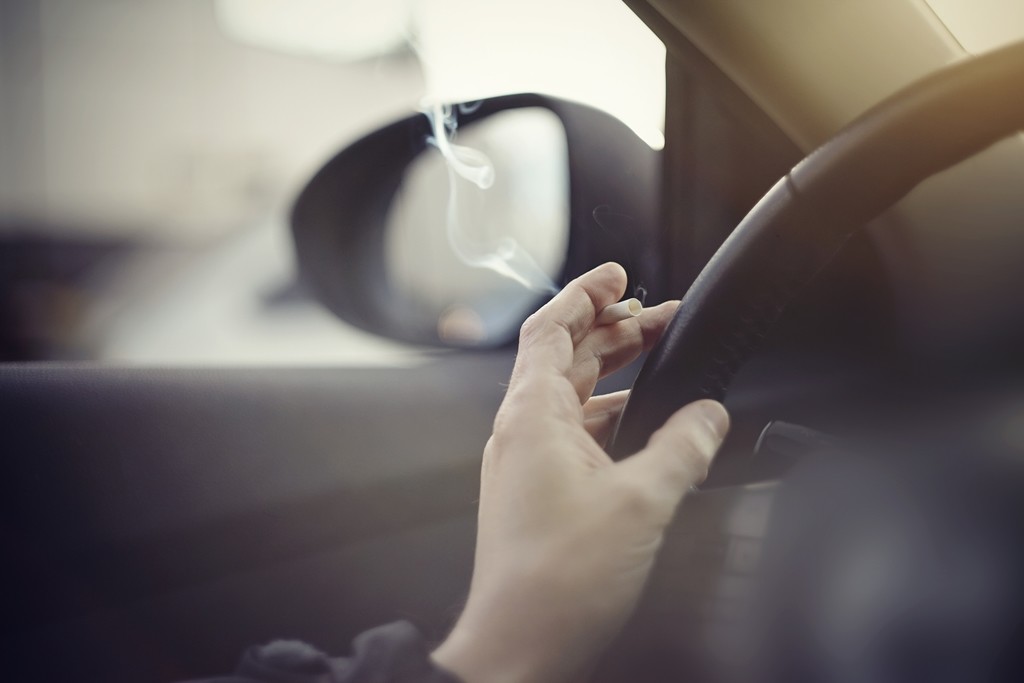 Fumar en el coche a debate