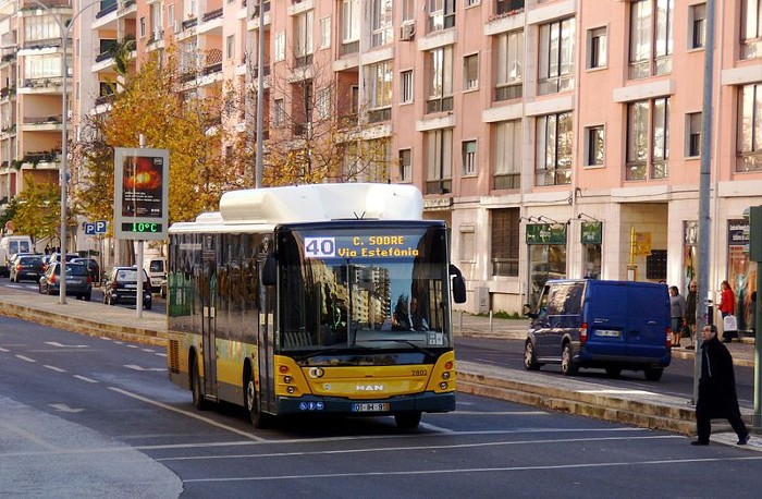 Autocarro escolar no regresso às aulas