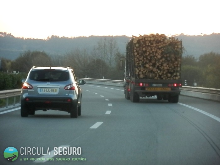 Transporte rodoviário de madeiras