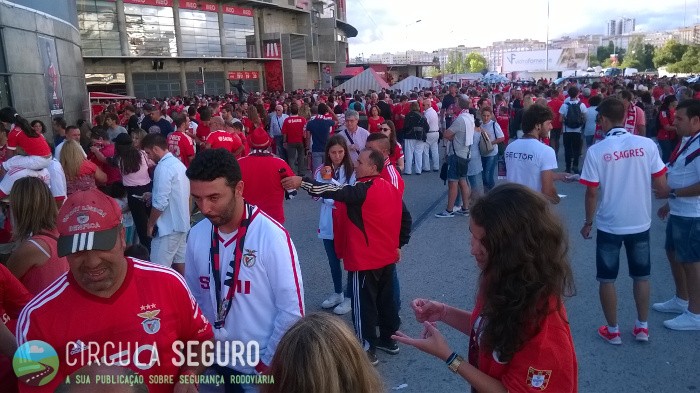 Cuidados a ter perto de campos de futebol