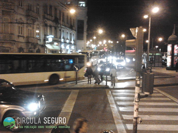 Trânsito caótica na baixa conimbricense