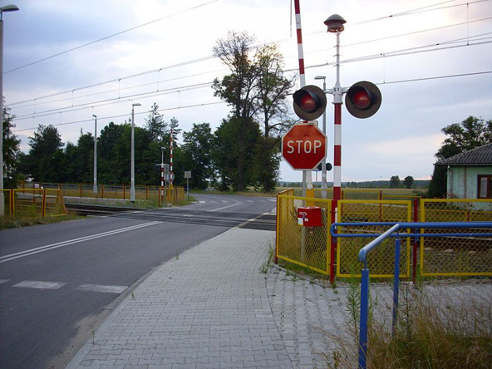 800px-ogrodniki-przejazd-kolejowy-01