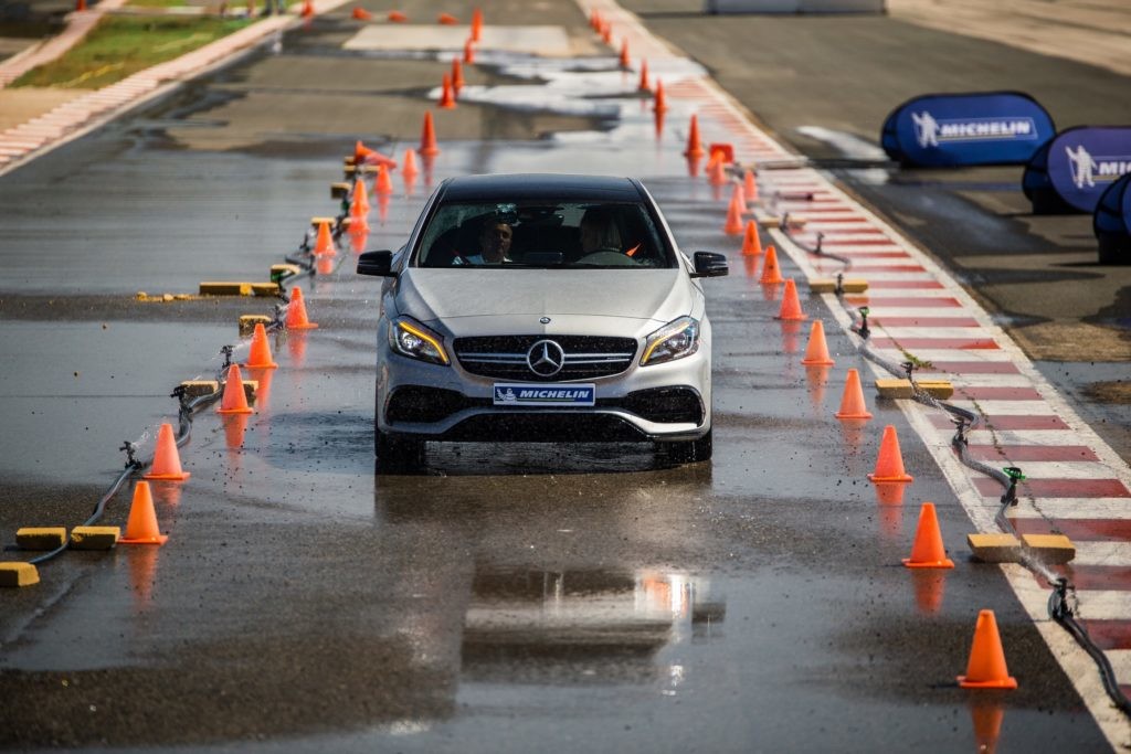 aquaplaning, pneus, perigo aquaplaning, pneus, perigo