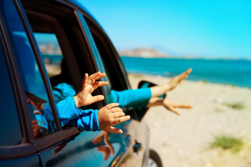 entreter crianças nas viagens longas