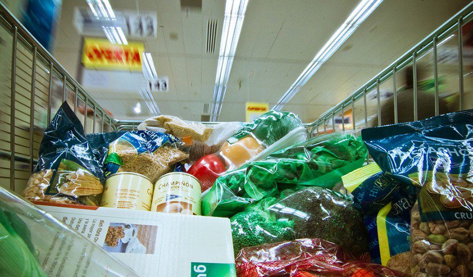 Si el cerebro tiene hambre, es más fácil que se deje llevar por las ofertas del supermercado y llenar el carro con cosas que no necesitamos