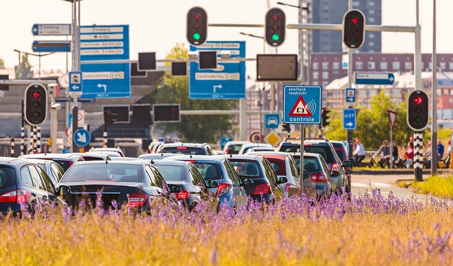 Compartiendo coche ayudas a reducir los atascos, y tendrás conversación cuando te encuentres en uno