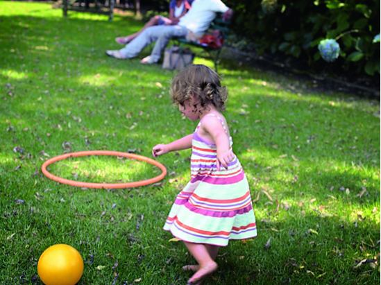 niña jugando