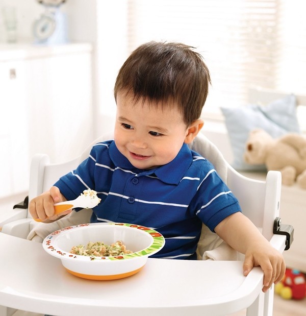 bebe comiendo2