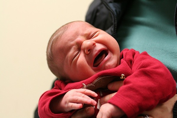 bebe llorando