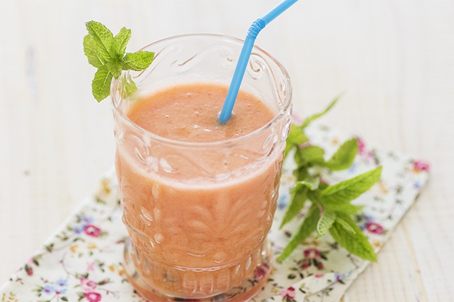 Batido de naranja, fresas y piña