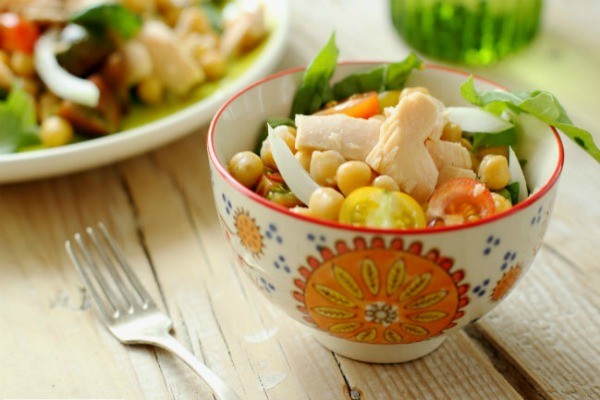 ensalada de garbanzos y atún con vinagreta de mostaza